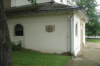 erb Žerotínů na hrobce (© Jaromír Schoffer, 05/2010)