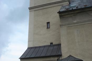 kostel z druhé strany nádvoří (© Jaromír Schoffer, 05/2010)