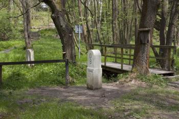 Trojmezí - historické hraniční kameny (© Martin Karas, 05/2010)