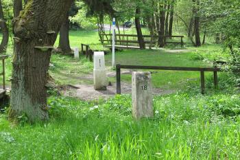 Trojmezí - tři hraniční kameny (© Martin Karas, 05/2010)
