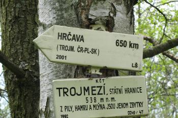 Trojmezí - rozcestník KČT (© Martin Karas, 05/2010)