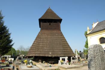 zvonice u kostela ( © Milan Caha 09/2009)