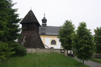 Kostel a zvonice od jihu ( © Ivan Grisa 05/2010)