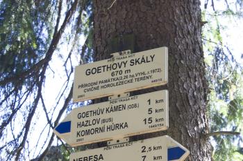 Goethovy skalky - rozcestník KČT (© Martin Karas, 05/2010)