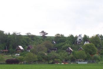 Vinohrady - Vlčí doly  u Smržic - Pohled na menší chatovou oblast u Držovic a Včích dolů. (© Ivo Rozehnal, 2009)