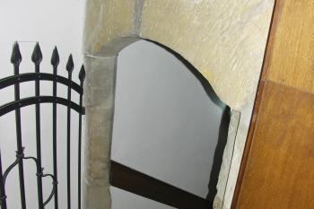 portál v mezipatře (© Karel Husák, 12/2008)
