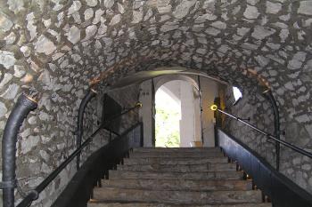 původní schodiště do sklepení (© Karel Husák, 09/2006)