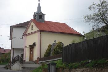 kaple v pohledu ze silnice na Filipov (© Jaromír Schoffer, 06/2010)