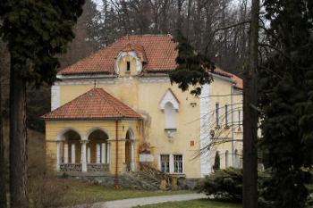 průčelí severního křídla ( © Pavel Zany Komárek 11/04/2004)