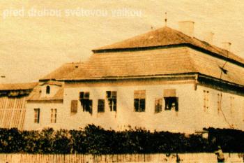 Zámek před druhou světovou válkou (Eduard Karkan-týdeník Květy)