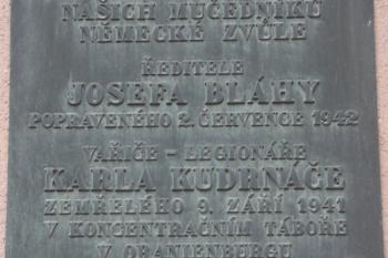 Pamětní deska obětem nacismu na administrativní budově ( © Ivan Grisa 06/2010)