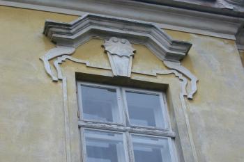 jeden ze tří typů nadokenních říms (© D Dohňanský, 04/2015)