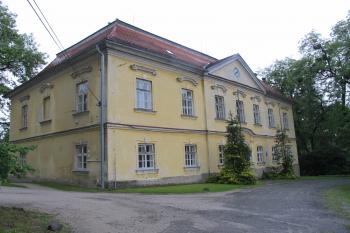 čelní zámecké průčelí (© D Dohňanský, 06/2017)