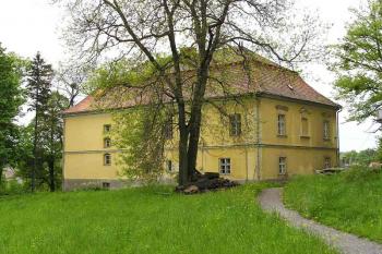 Pohled na zámek od východu (© Jan P. Štěpánek 06/2006)