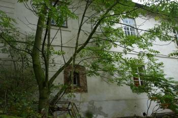okno, za kterým se podle pověsti narodil sv. Prokop ( © Milan Caha 10/2009)