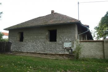 budova bývalých lázní ( © Milan Caha 10/2009)