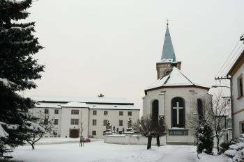 zámek z náměstí (© Alena Volná, 1/2010)