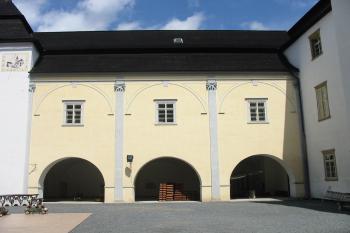 sev.část vnitřního nádvoří (© D Dohňanský, 07/2015)