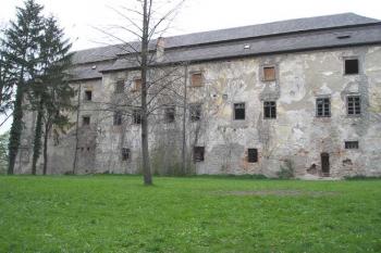 jižní strana zámku (© de ardoise 05/2005)