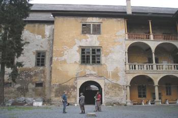 pohled na bránu z nádvoří (© de ardoise 05/2005)