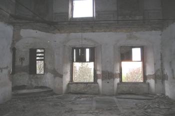 jedna z místností v typickém stavu (© de ardoise 05/2005)