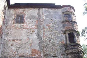 Severní arkýř západního křídla zámku (© Jan P. Štěpánek 06/2006)