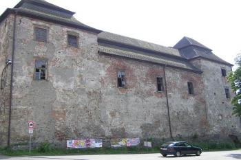 Pohled na severní frontu zámku (© Jan P. Štěpánek 06/2006)