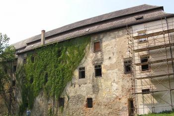 Panorama jižního křídla zámku (© Jan P. Štěpánek 06/2006)