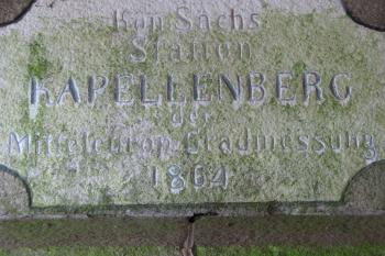 Rozhledna Kapellenberg - triangulační kámen z r. 1864 (© Martin Karas, 06/2010)
