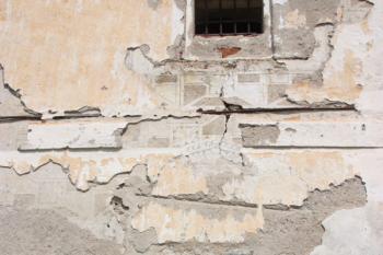 Jižní portál a zbytky sgrafit ( © Ivan Grisa 07/2010)