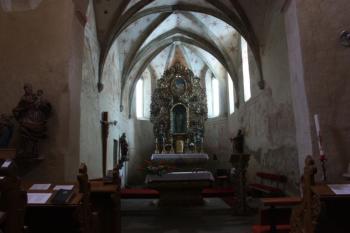 Průhled k hlavnímu oltáři ( © Ivan Grisa 07/2010)
