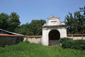 Kaple v severní zdi bývalého hřbitova ( © Ivan Grisa 07/2010)