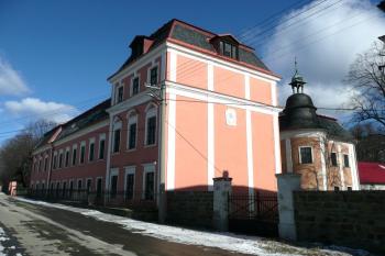 pohled na zámek od jihozápadu ( © Jan P. Štěpánek 02/2008)