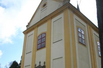 vstupní průčelí ( © Milan Caha 04/2010)