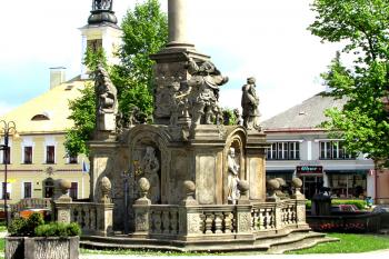 Mariánský sloup na náměstí v Žamberku ( © Pavel Vítek 05/2017)