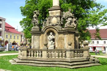 Mariánský sloup na náměstí v Žamberku ( © Pavel Vítek 05/2017)