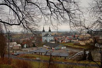 Pohled na kostel z Kapelského vrchu (© Rodochrozit        , 01/2014)