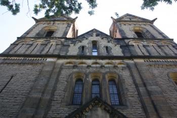 Horní část západního průčelí ( © Ivan Grisa 07/2010)