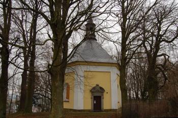 Kaple na Kapelském vrchu. (© Rodochrozit        , 01/2014)