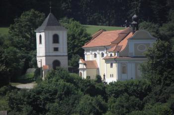 Pohled na kostel z jihu (© Pavel Doubek, 07/2010)
