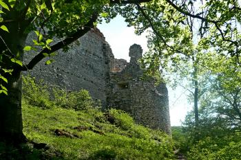 Zřícenina hradu Uhrovec (©aleshwarrior, 05/2012)