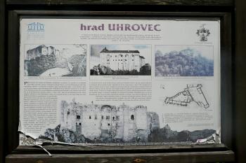 Zřícenina hradu Uhrovec,informační panel (©aleshwarrior, 05/2012)