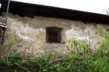 Detail sgrafit na jižním průčelí tvrze (© Lukáš Pechánek, 07/2010)