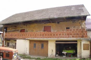 Severní průčelí tvrze (© Lukáš Pechánek, 07/2010)