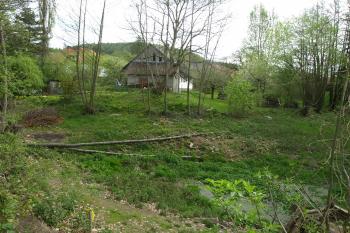celkový pohled na tvrziště ( © Milan Caha 05/2010)