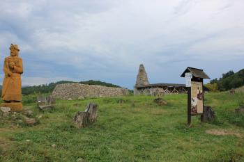 Dolní hrad (© Luděk Vláčil 08/2020)