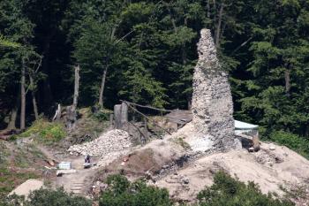 Donjon na dolnom hrade Pustého hradu vo Zvolene (© Jan Beljak, 07/2010)