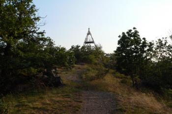 od přístupové cesty (© Jan Bobek, 07/2010)