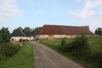 Někdejší vrchnostenský dvůr od jihu ( © Ivan Grisa 07/2011)