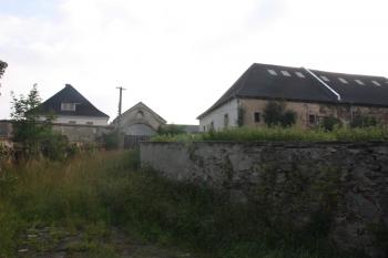 Bývalá hlavní přístupová cesta k vrchnostenskému dvoru ( © Ivan Grisa 07/2011)